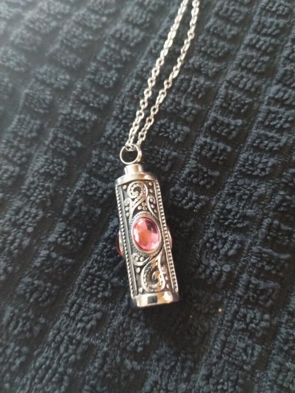 BRAND NEW VINTAGE STAINLESS STEEL HEAVY PENDANT WITH CHAIN